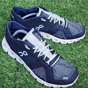 ON CLOUD X - Womens Athletic Shoes - SIZE 11 - ( No Insoles )